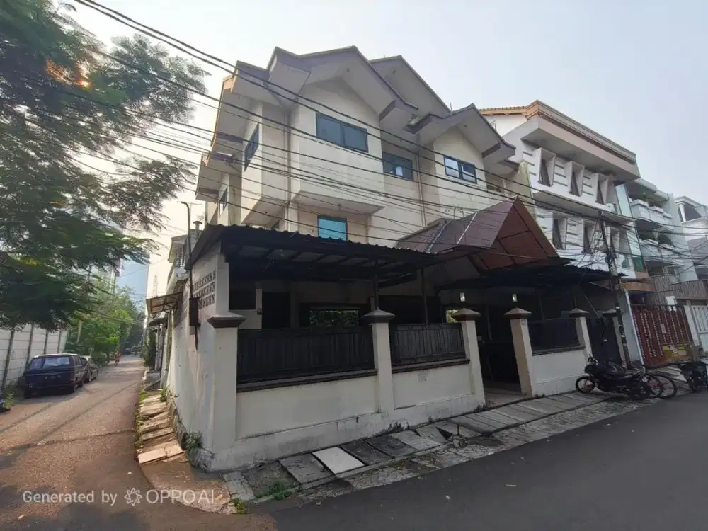 Rumah luas 2 lantai cocok untuk kantor/usaha/tinggal lokasi strategis di Tomang, Jakbar