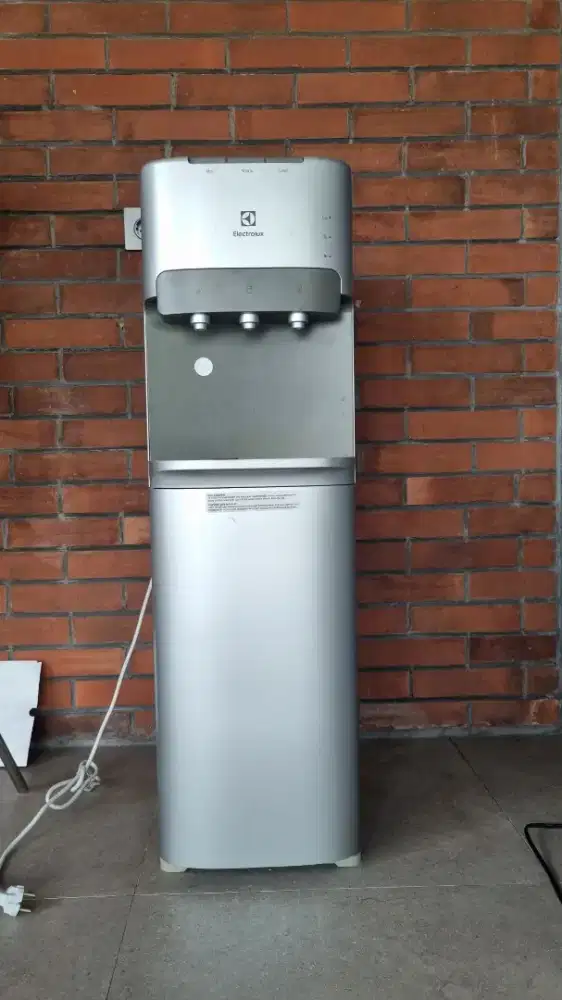 Dispenser Electrolux
Seri EQAXF01BXSI