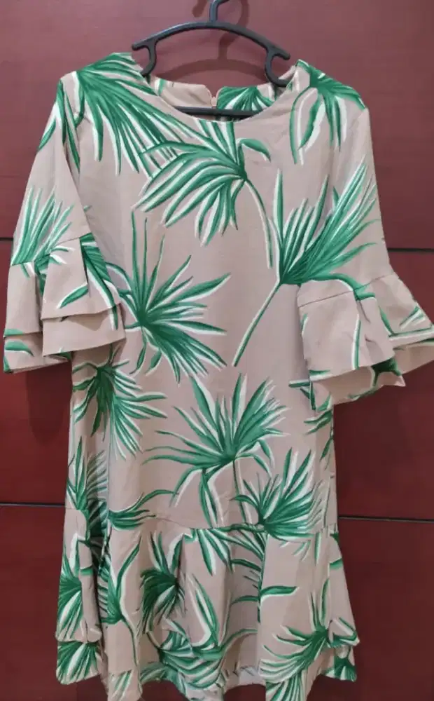 Dress  motif daun hijau wrn dasar coksu