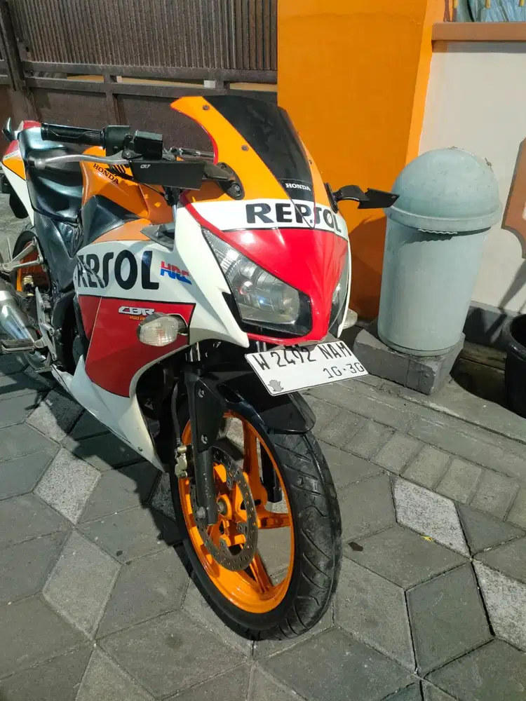 HONDA CBR150R 2015