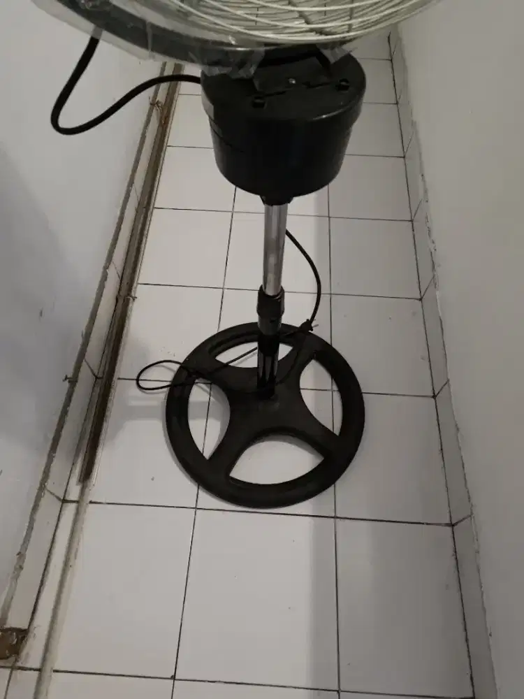 Kipas angin merek Regency 20 inch
