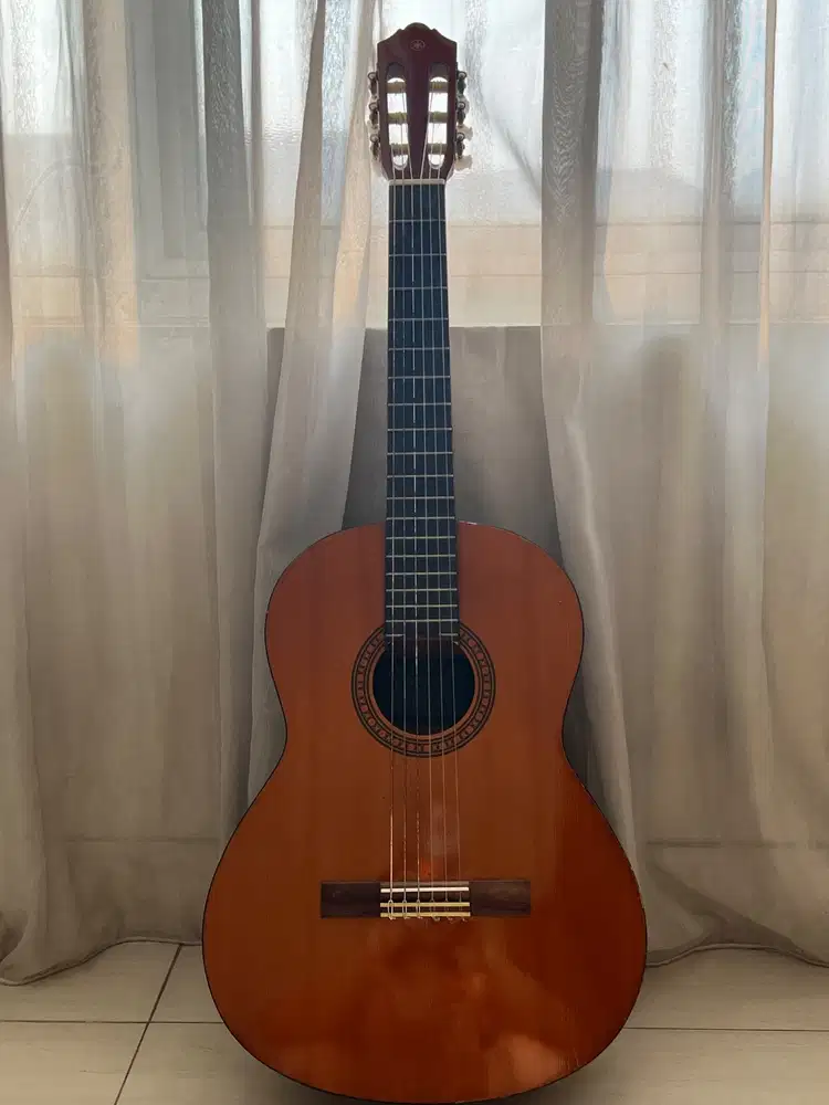 Guitar Yamaha CS40
