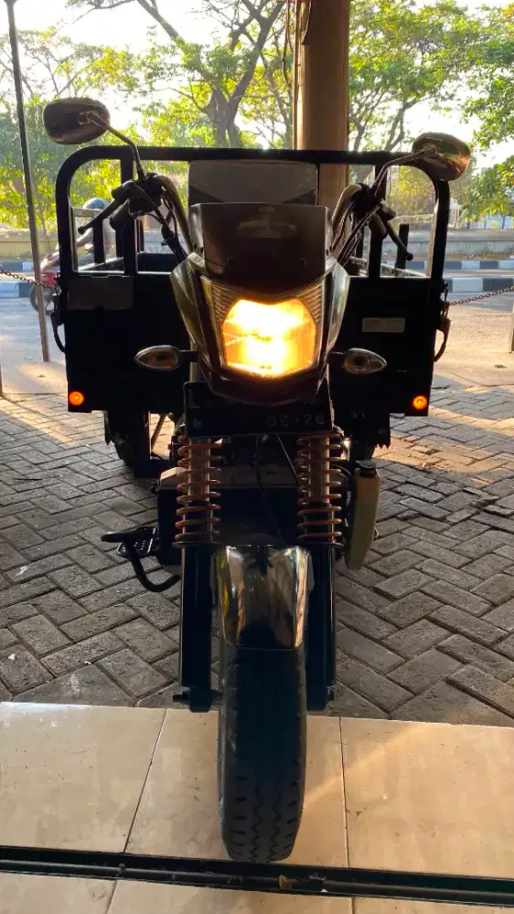 (LIKE NEW CONDITION) VIAR 150CC 2021 MODEL BAK 150L  KAISAR TOSSA