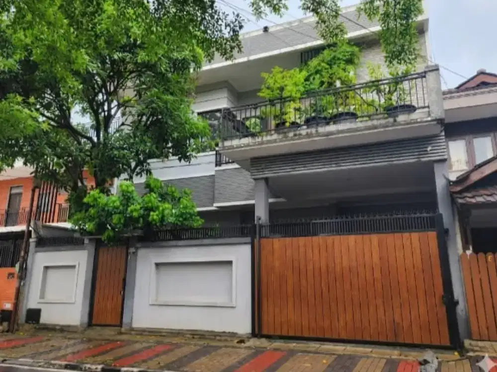 Dijual Murah Rumah di BSD Sektor 1, Lt.12x21m2, Semi Furnish, Harga : 3.95M Nepis