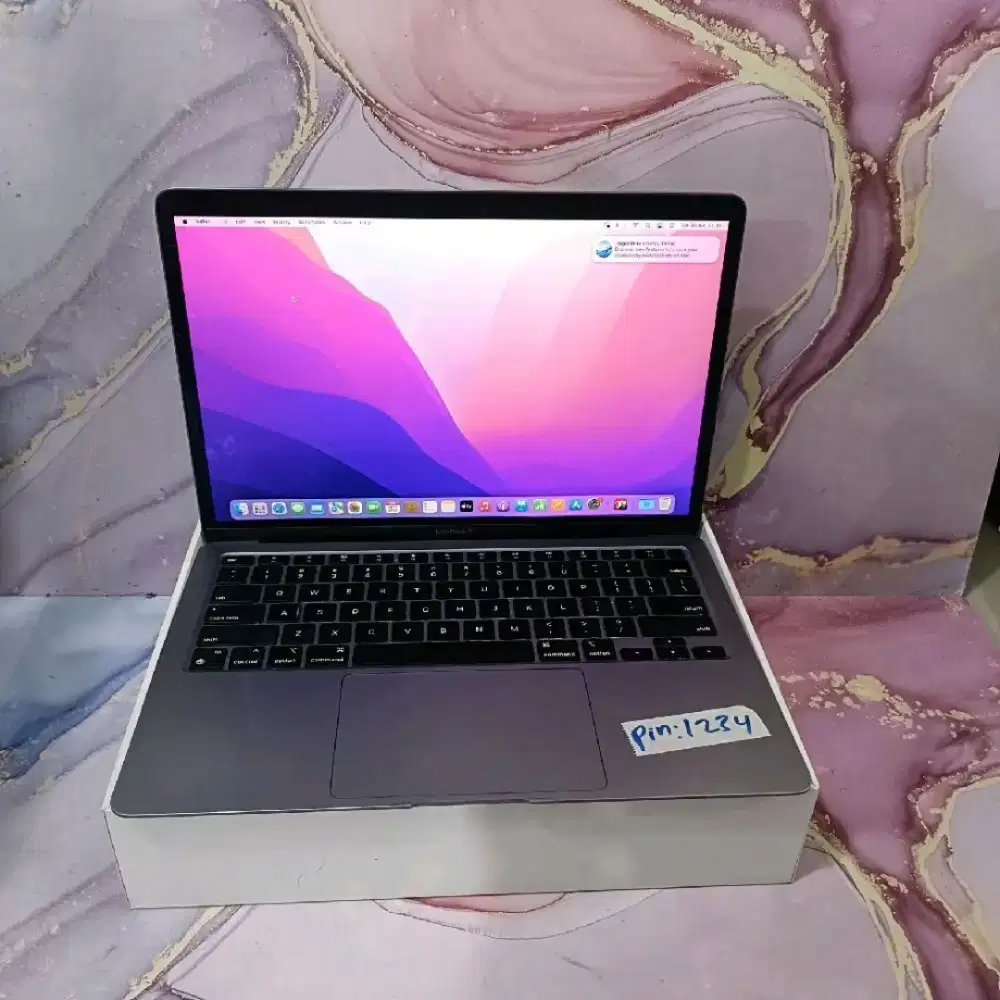 Macbook air 13 inch m1 2020 8/256 SSD