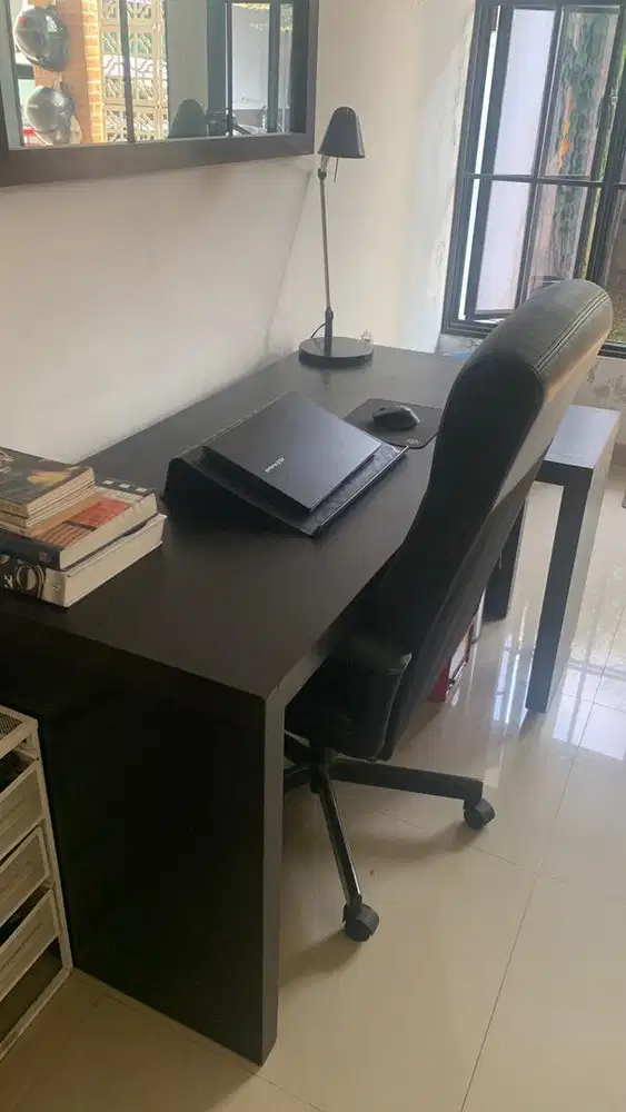 Meja Kerja IKEA Malm hitam