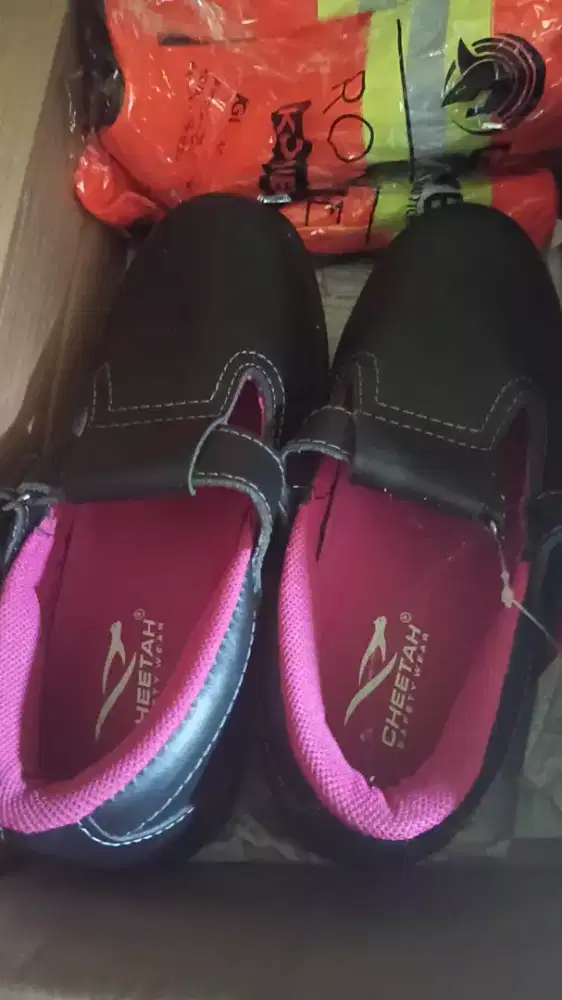sepatu safety merek Cheetah Safety Wear 4007H