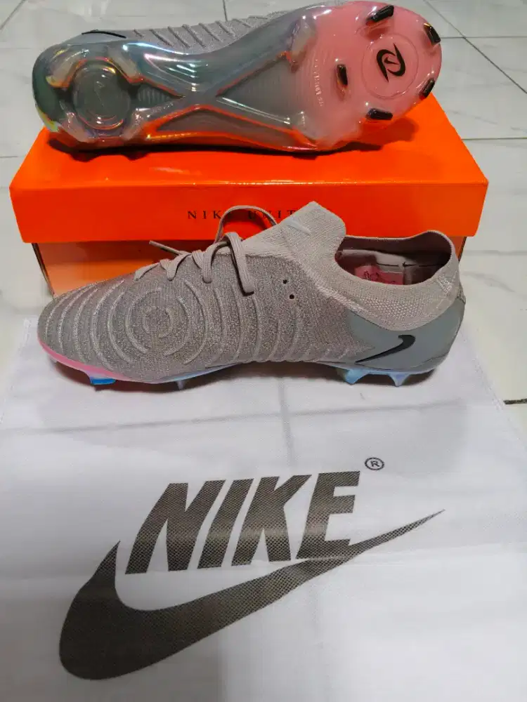 Sepatu bola n*ke phantom