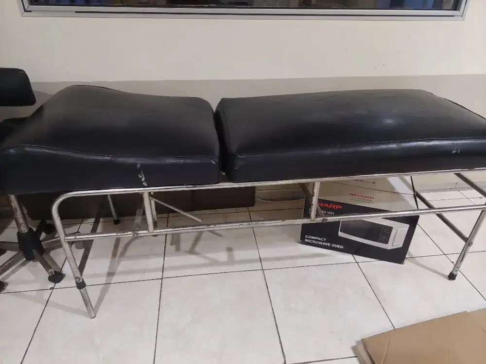 Tempat tidur salon