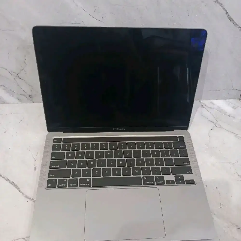Macbook pro 13 inch M1 2020 8/256 SSD