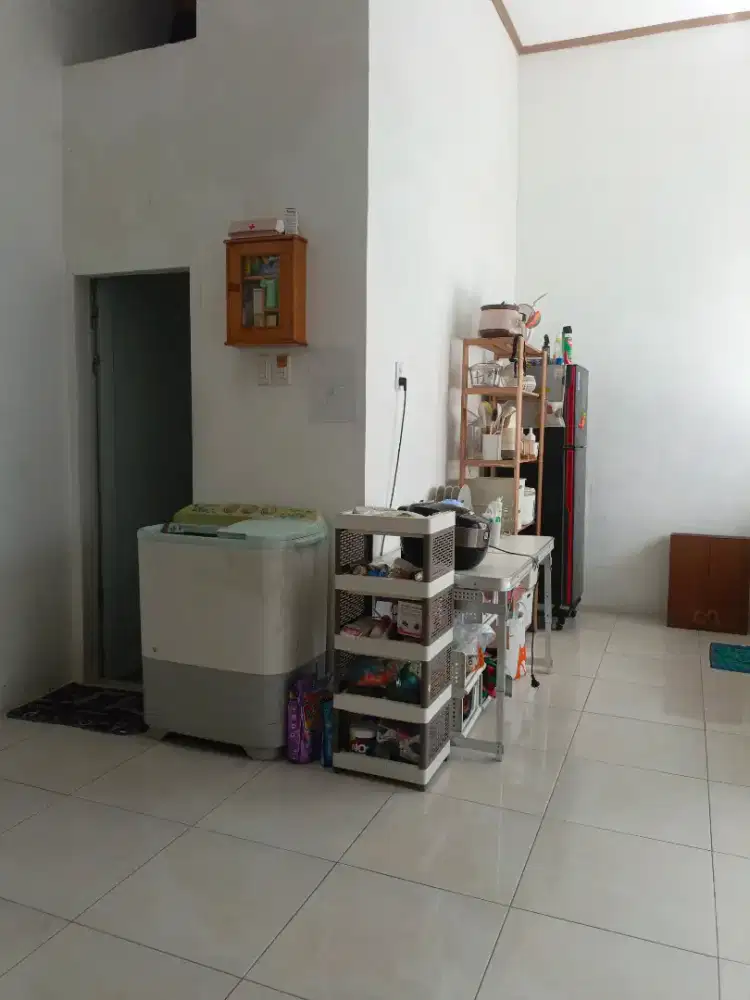 Jaga anak dan bersih bersih rumah