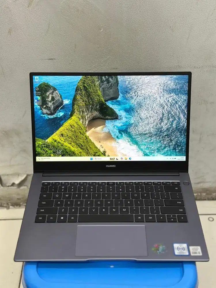 Huawei matebook D14 i3 10110U 8/256