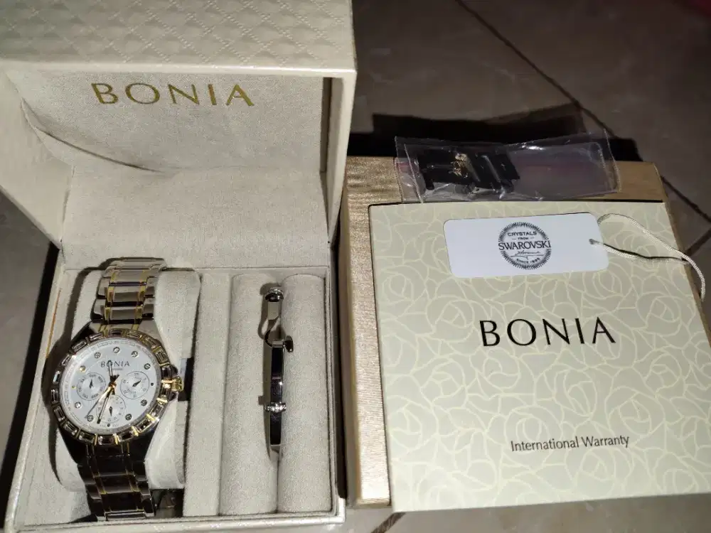 Jam tangan Bonia swaroski