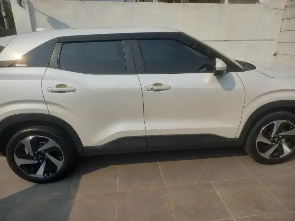 Mitsubishi XForce tahun 2023 putih, bagus, terawat, pajak baru panjang
