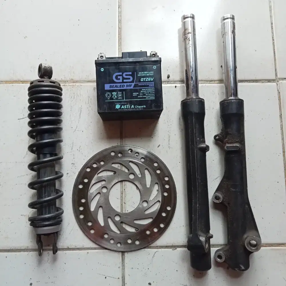Dijual satu set shockbreaker depan belakang, aki dan cakram ori