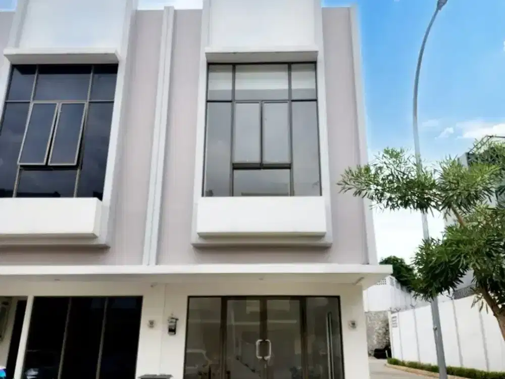 Hadap Jalan  Tanpa Boom Gate Santa Monica Santa Anna - Ruko Ready Stok ; Siap Huni ; 4,5X14