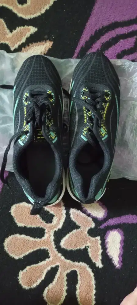 sepatu lari murah