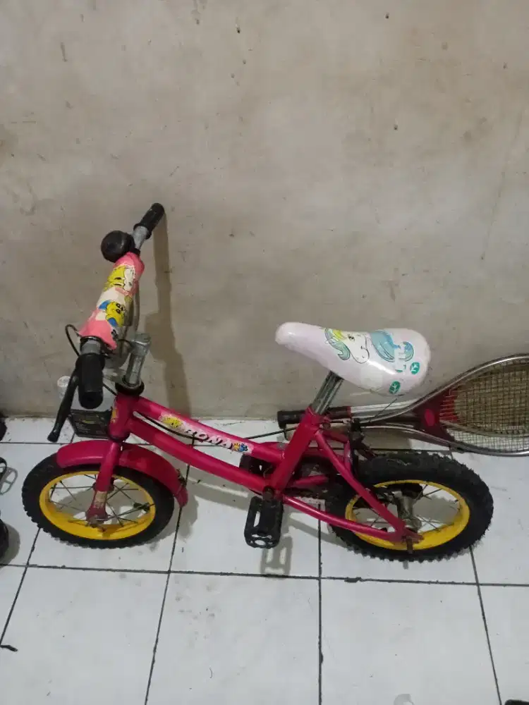 Sepeda anak perempuan ukuran 12in merk Bona harga 100net