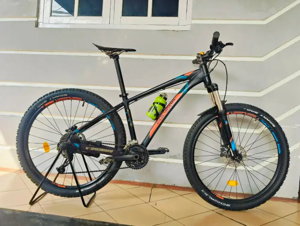 Sepeda gunung MTB merek Polygon xtrada 5 size S ring27,5