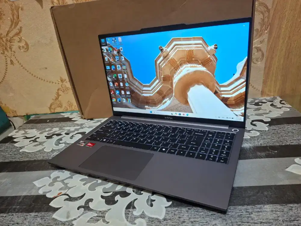 Laptop Infinix BL51A5 Amd Ryzen 7 5825U -8GB -SSD 512GB -MULUS 97%