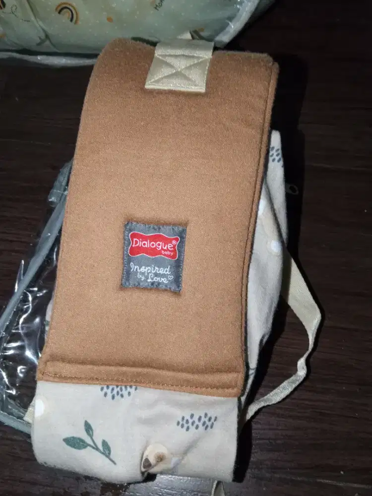 Preloved gendongan dialogue warna coklat