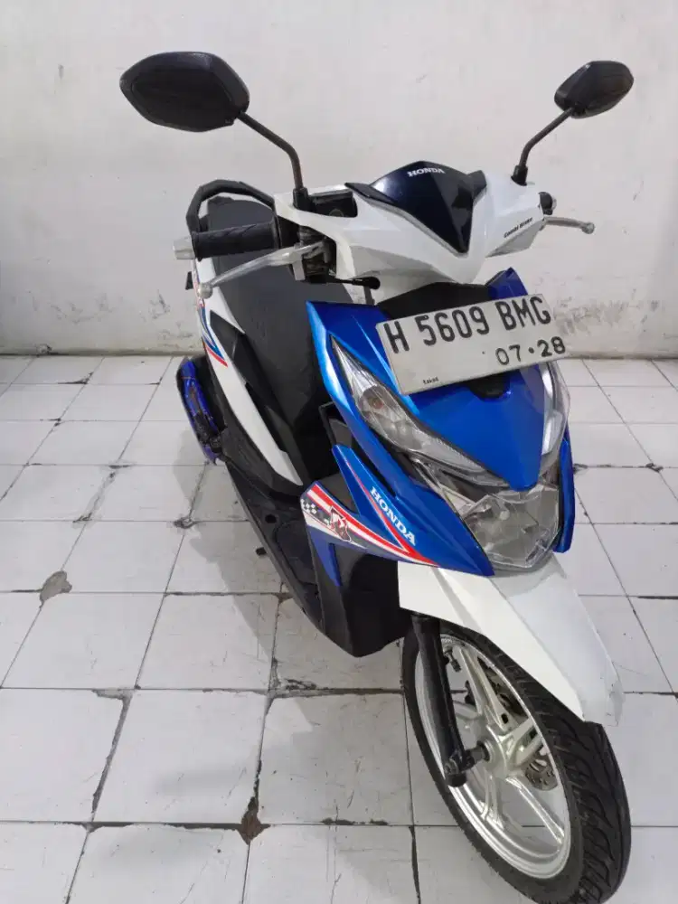 beat biru putih 2018