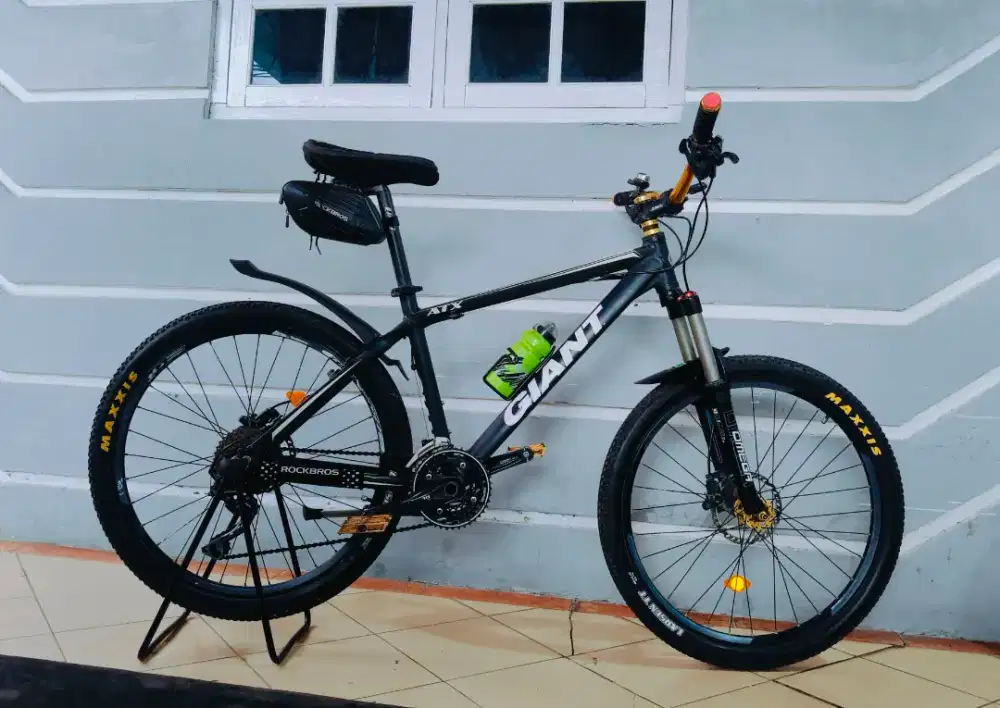 Sepeda gunung MTB merek Giant atx uk'26 hrg 5jt net kondisi istimewa