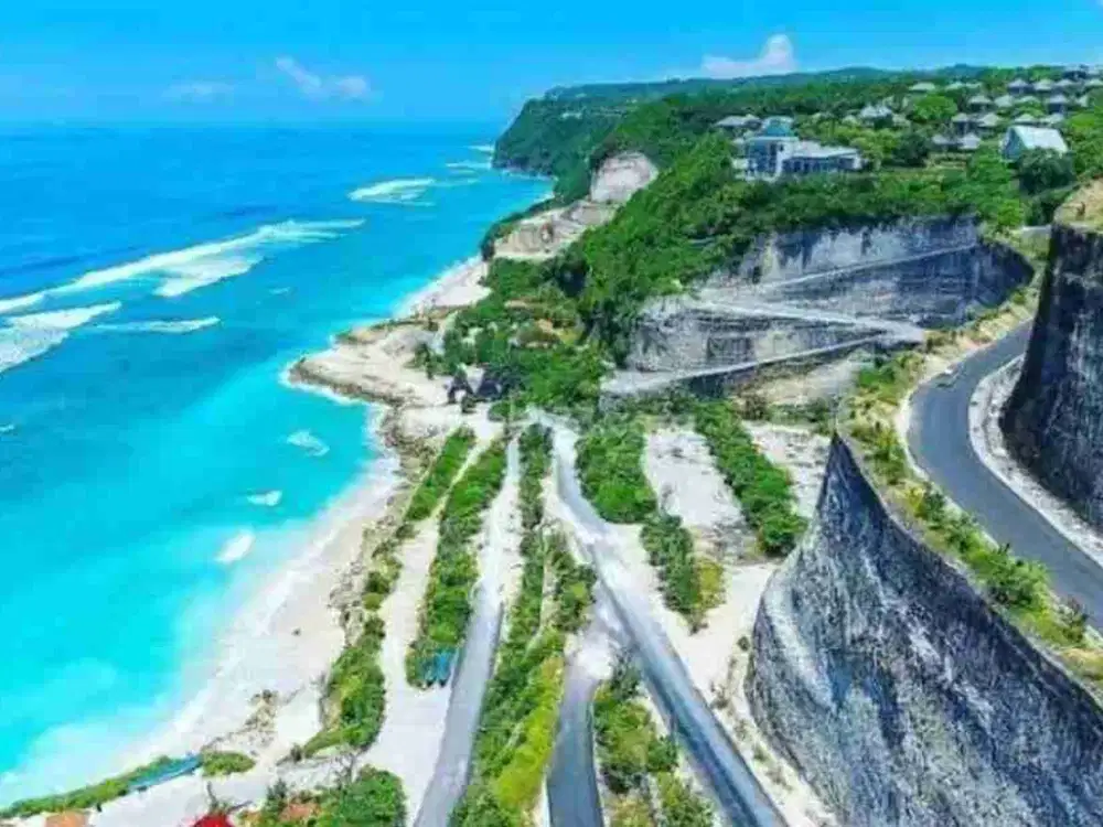 Tanah Tebing Pantai Melasti Dekat Karma Kandara