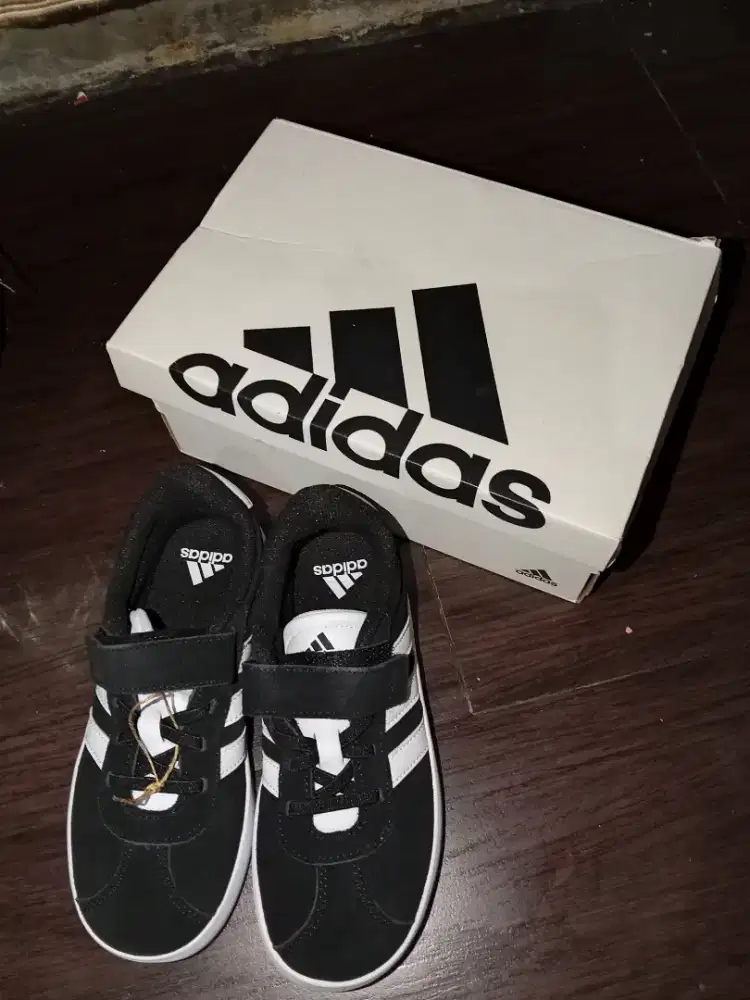 DIJUAL MURAH BRAND NEW IN BOX (MASIH BARU) ORIGINAL Sepatu Adidas anak
