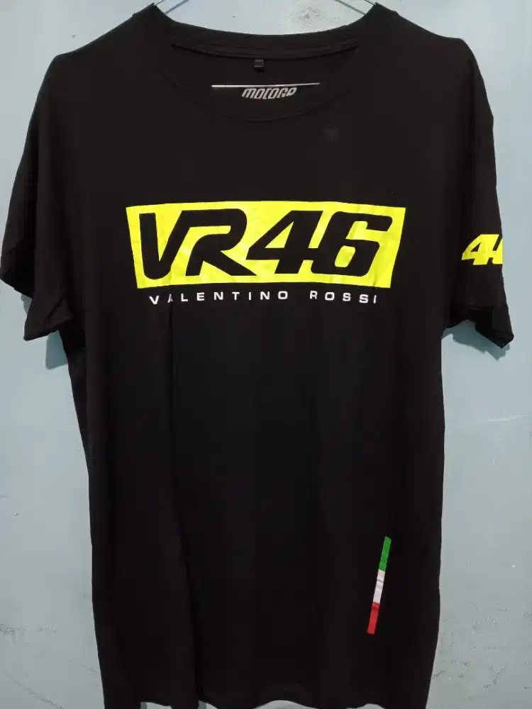 Helm kyt rc7 dan kaos motogp.
