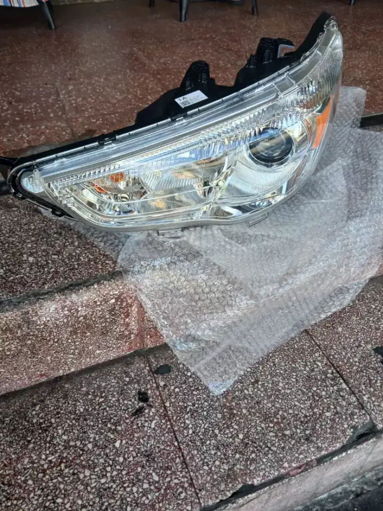 Headlamp kiri Mitsubishi Outlander
