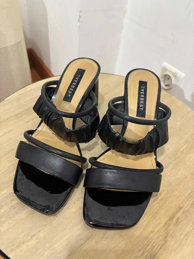 Everbest Original Black Block Heels with Ruffled Strap