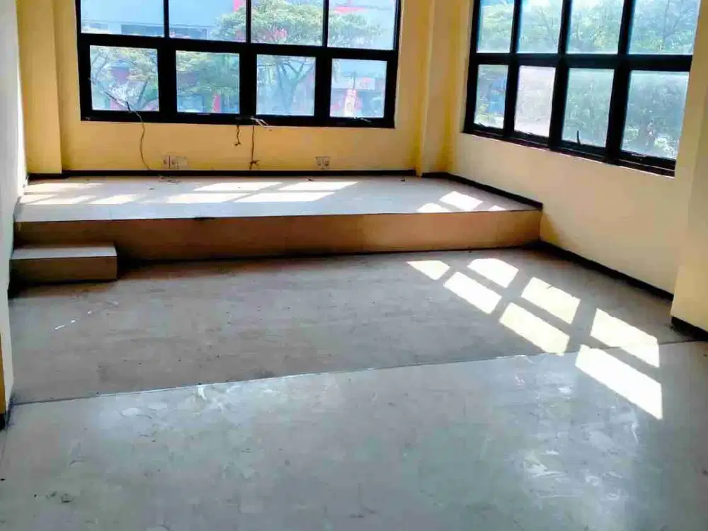 Disewakan Ruko Daan Mogot Baru 4,5 lantai ,Jakarta Barat