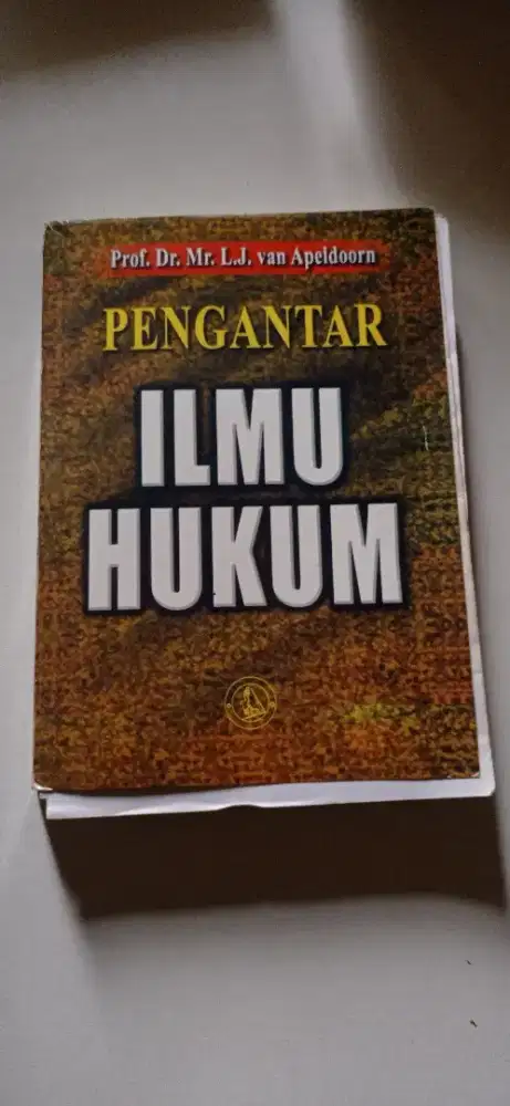 Buku pengantar ilmu hukum