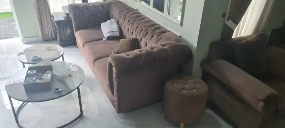 Sofa panjang khusus ruang tamu