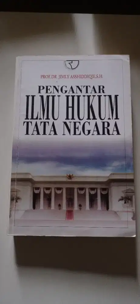 Buku pengantar ilmu hukum tata negara