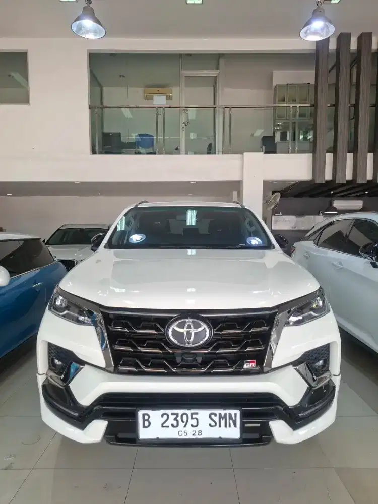 Toyota Fortuner 2.8 GR Sport 2023 Putih