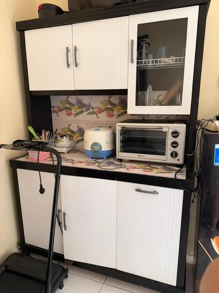 Lemari piring dapur