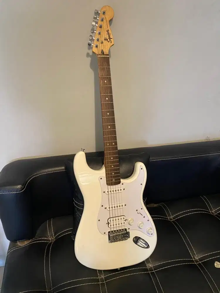 Gitar Squire, Efek Zoom G3xn, Ampli Roland Cube 1.5x