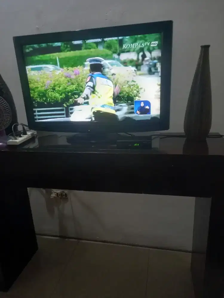 Dijual tv LED Panasonik 32inch plus STB