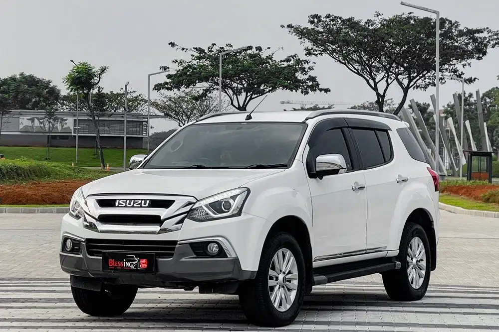 Isuzu MU-X R2 Facelift Premiere 2.5 Diesel Solar AT Matic 2017 Putih