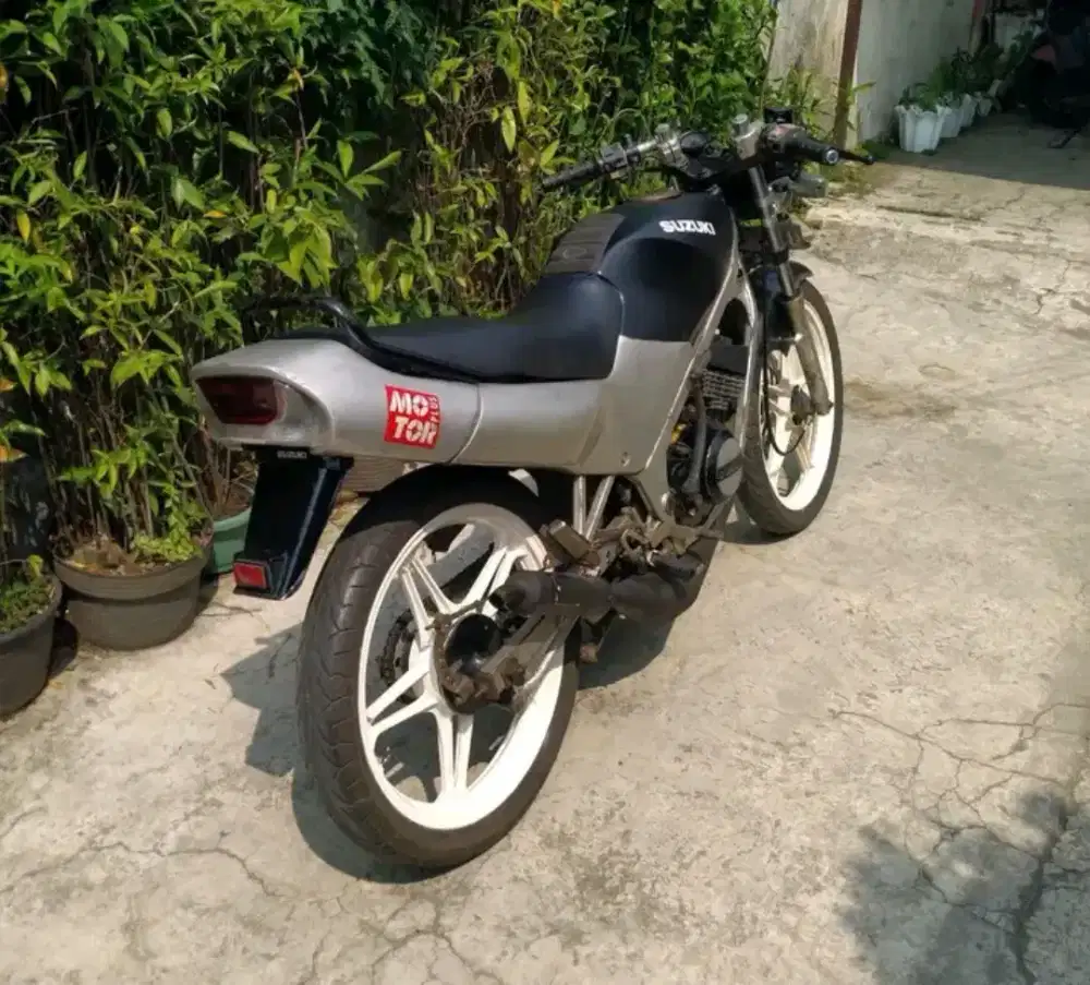 SUZUKI RGR TH 1995