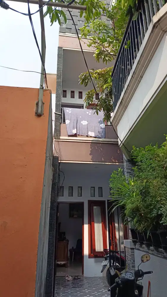 Rumah strategis, bangunan kokoh 2015, bebas banjir, lingkungan aman.