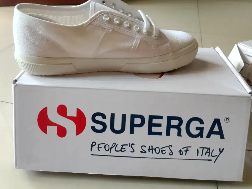 Sepatu Superga putih