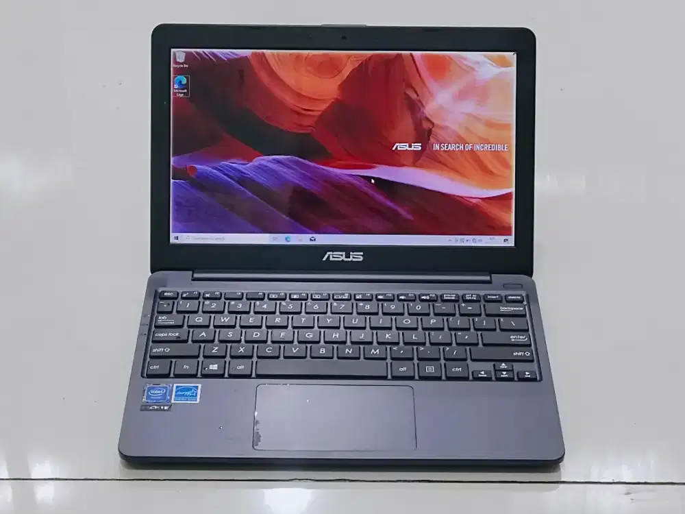 Jual murah asus e203ma Intel celeron n4000 ram 4 gb hdd 500 gb