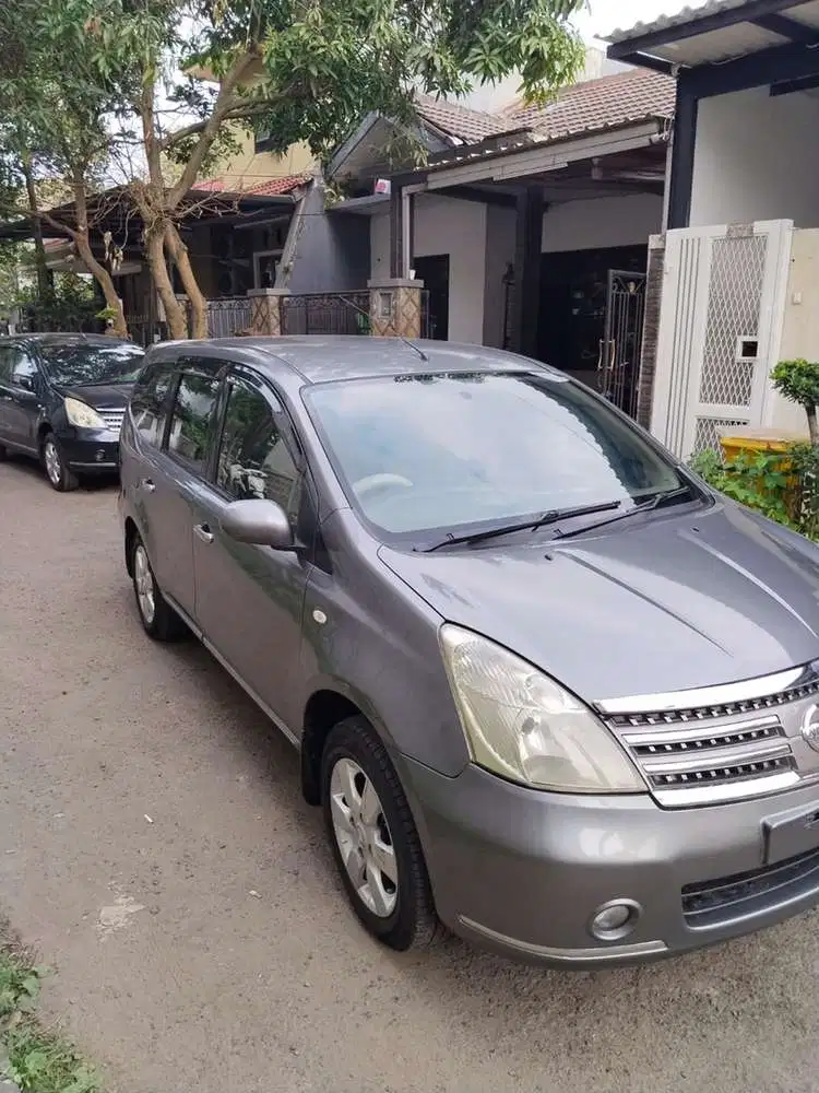 Nissan Grand livina 2010 Bensin