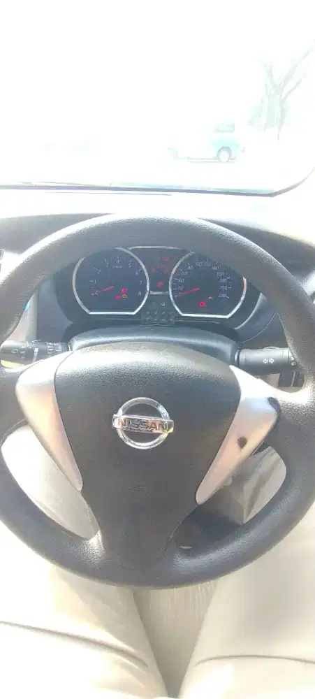 Jual mobil.nissan grand livina 2014