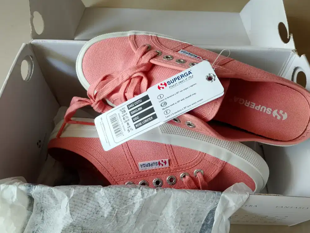 Sepatu Superga pink