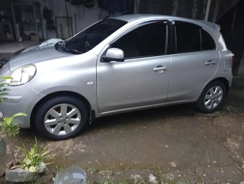 Nissan March 2011 Bensin