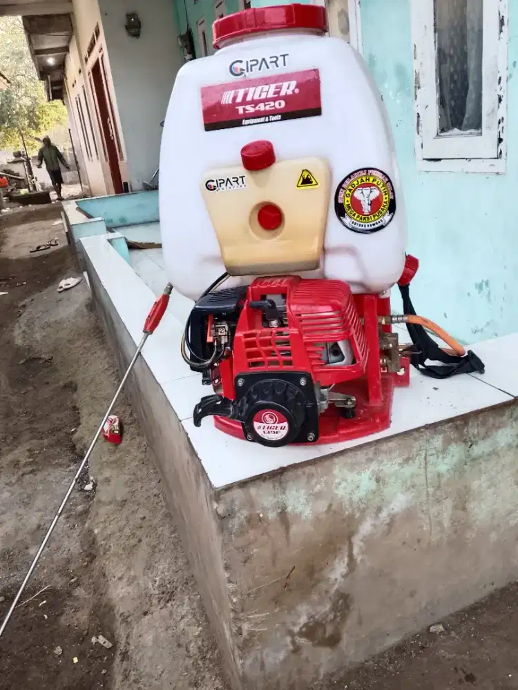Mesin pertanian 4 tak